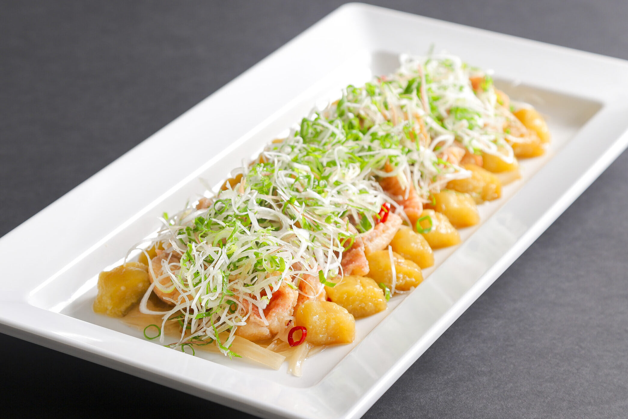 白身魚と茄子のエスカベッシュ　香味野菜添え