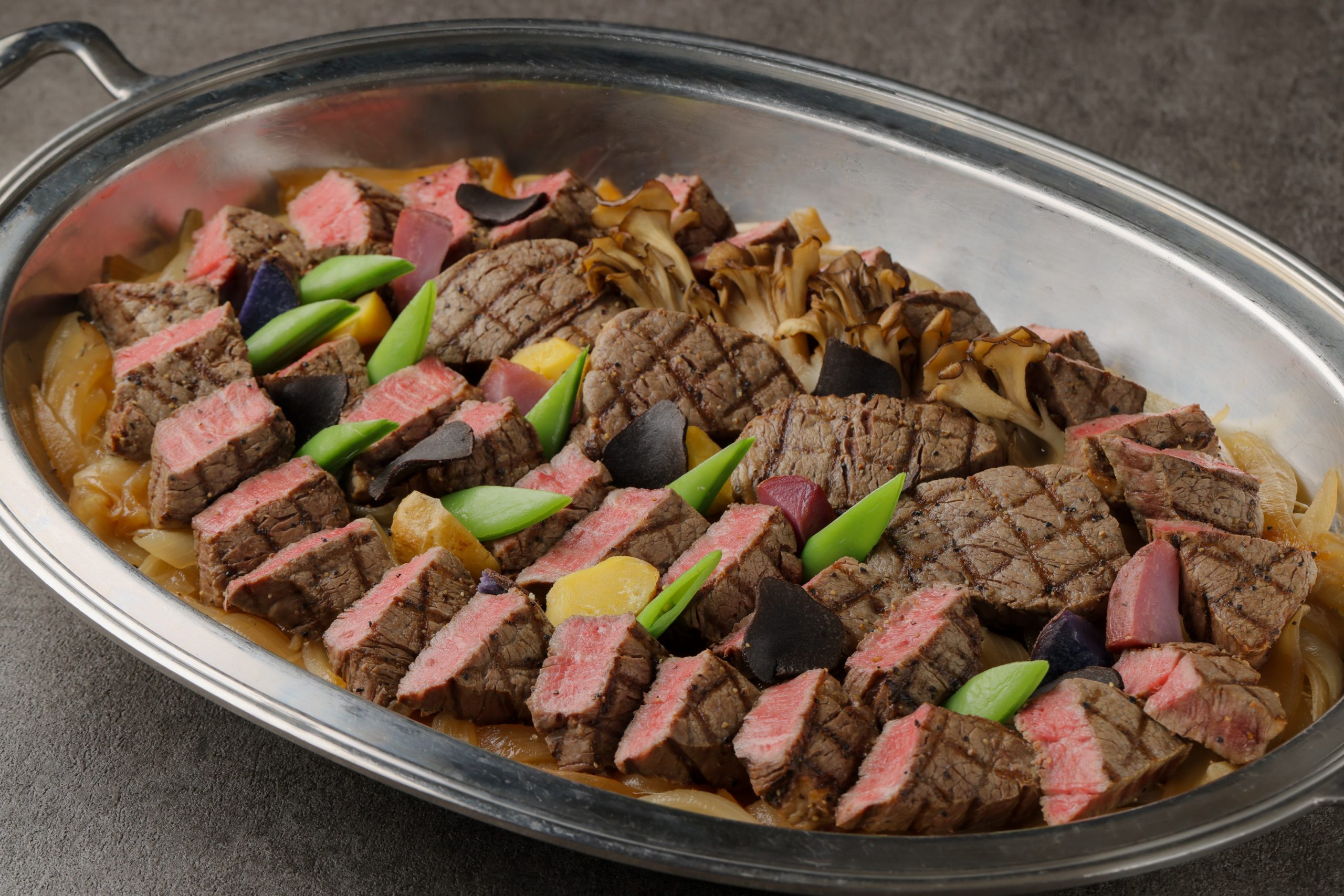 牛フィレ肉のステーキ トリュフ香るソース