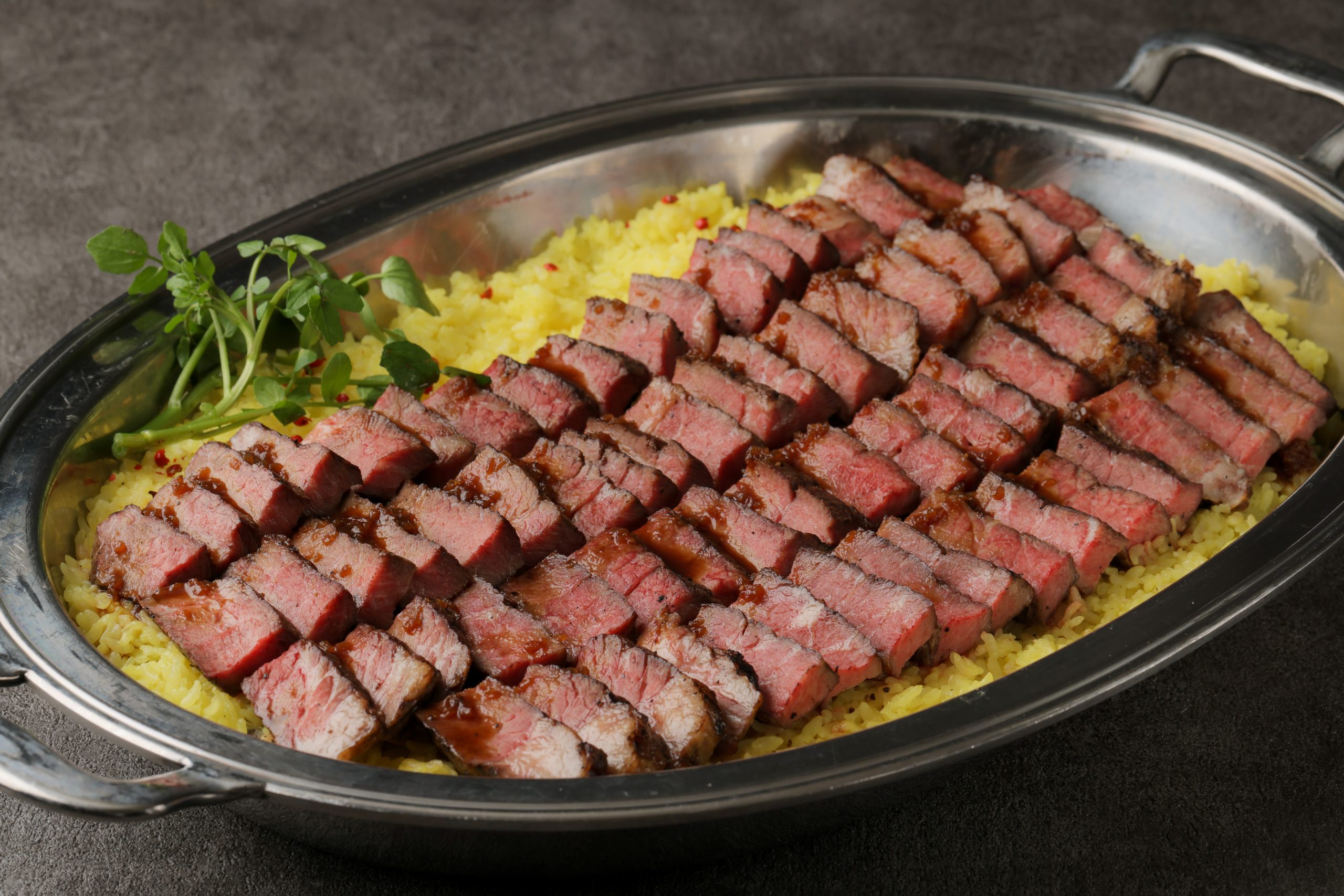 プライムビーフのステーキ　シャリアピンソース