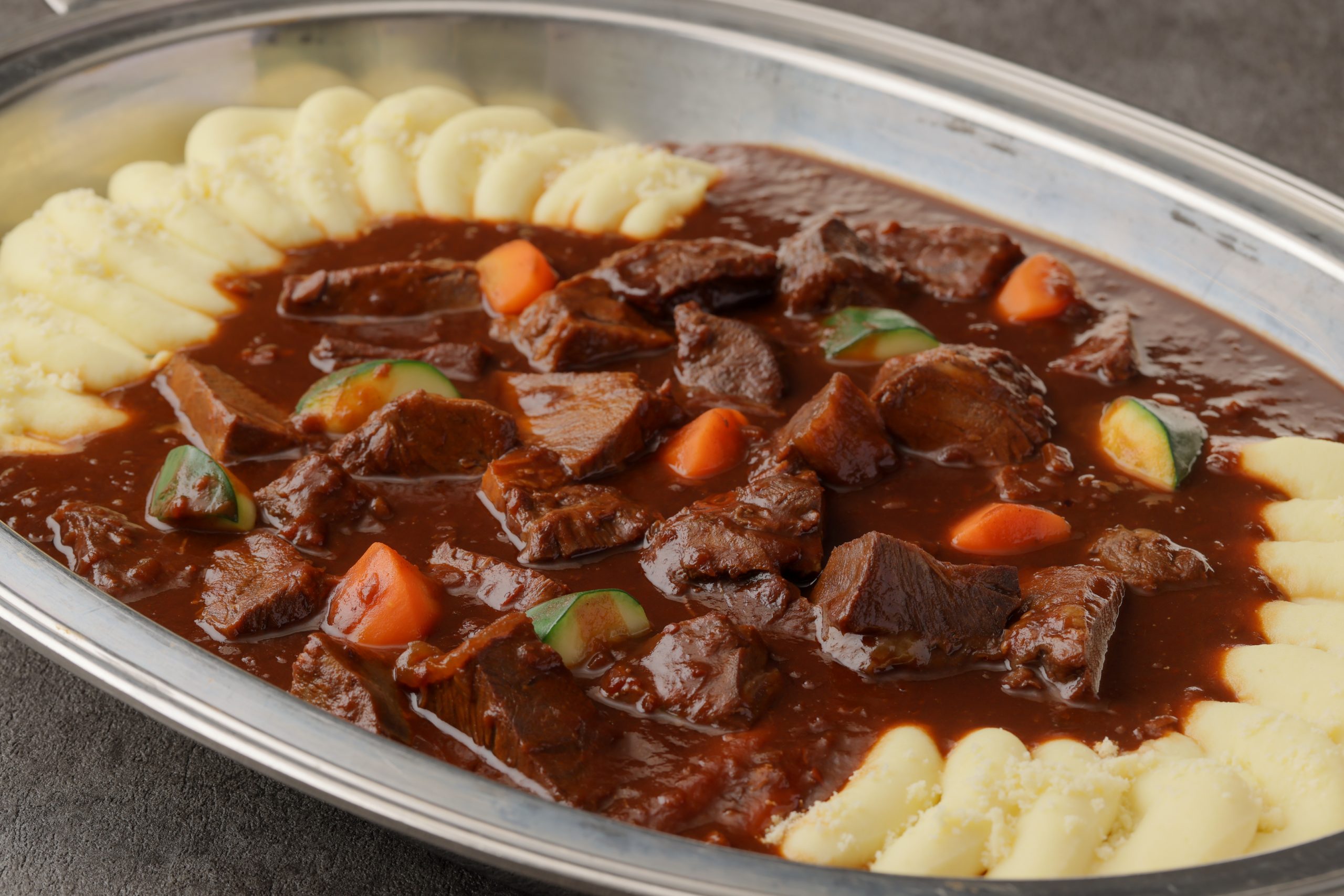 牛頬肉と玉葱のカルボナード