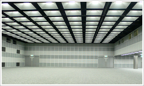 クリスタルホール