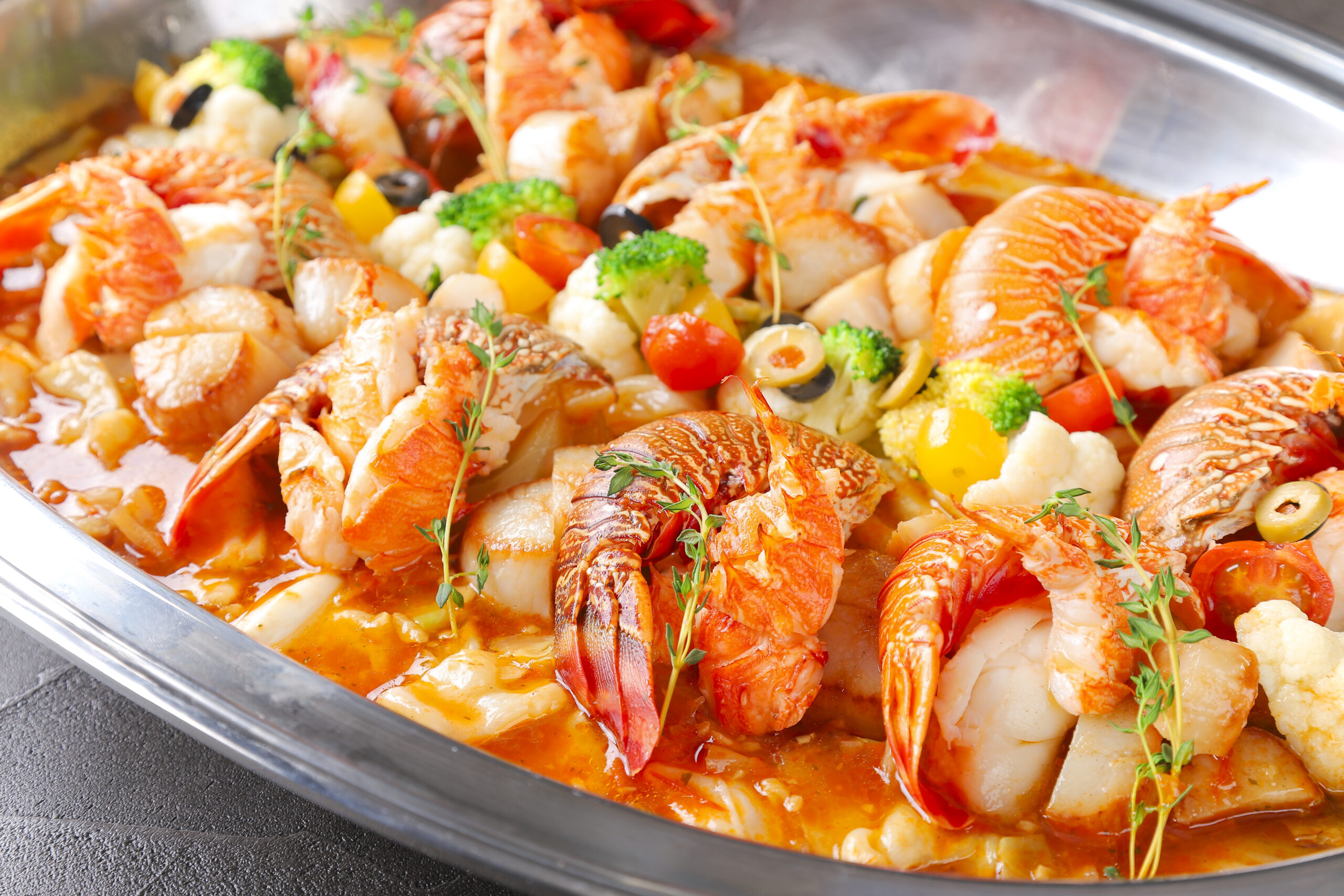 ロブスターと帆立貝柱のバプール　魚介のブイヤベース仕立て